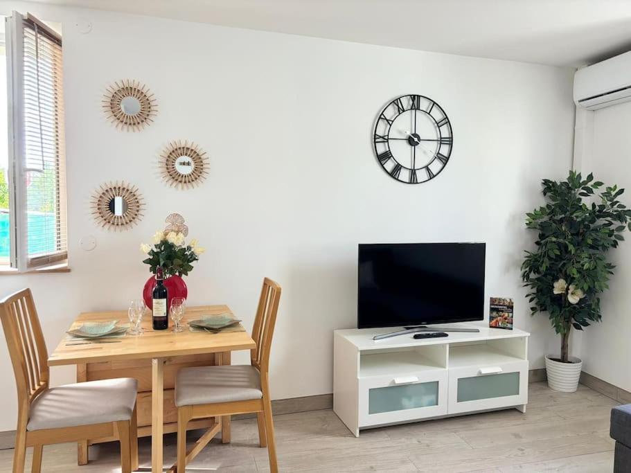 Ferienhaus Sejour Magique Proche Aeroport Cdg Asterix Et Paris Maison Toutes Commodites, Terrasse, Wifi, Clim, Lave Vaisselle
